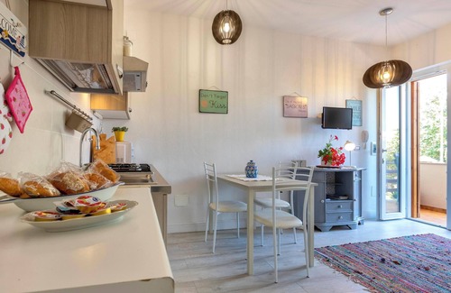 Alghero Apartment | Apartment Uva Regina near the Beach with Garden, Terrace, Balcony & A/C