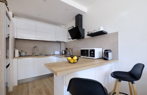 Villeneuve-Loubet Apartment | Apartment 'Vaugrenier Presidences' with Lake View, Wi-Fi and Air Conditioning