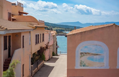 Trinita d'Agultu e Vignola Apartment | Apartment "Veranda borgo Isola Rossa" with Sea View, A/C, Wi-Fi & terrace; (Pets friendly)
