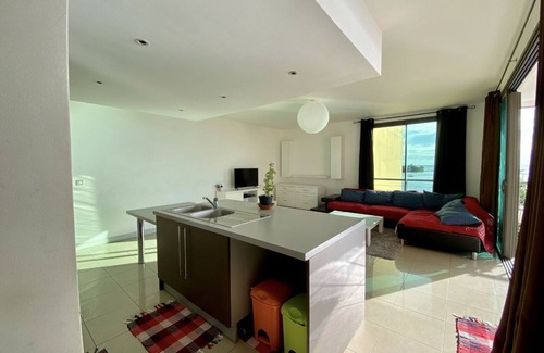 Tahiti Apartment | Apartment View Moorea + Pool