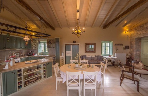 Omales Villa | Apartment 'Villa Dimitra - Mani' with Sea View, Wi-Fi and Air Conditioning
