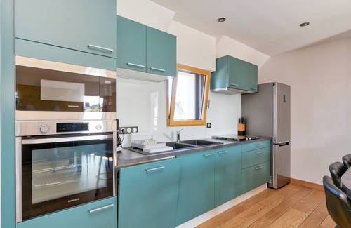 Piriac-sur-Mer Apartment | Apartment 'Villa Ker Minet Appartement 12 Pers' with Sea View, Wi-Fi and Air Conditioning