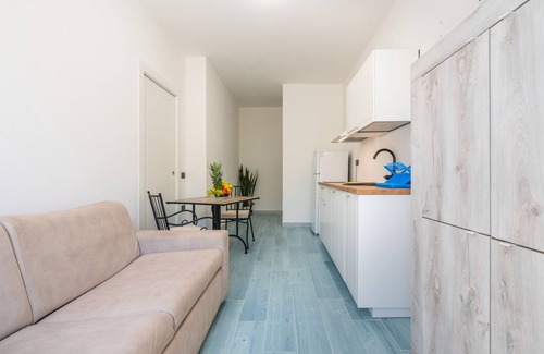 Villa San Pietro Apartment | Apartment 'Villa Erica Appartamento Yuri' with Mountain View, Wi-Fi and Air Conditioning