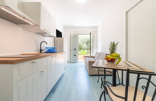 Villa San Pietro Apartment | Apartment 'Villa Erica Appartamento Yuri' with Mountain View, Wi-Fi and Air Conditioning