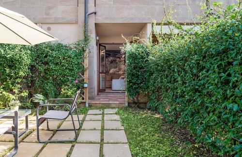 Tirrenia Apartment | Apartment 'Villa Preziosa in Tirrenia' with Private Terrace, Wi-Fi and Air Conditioning