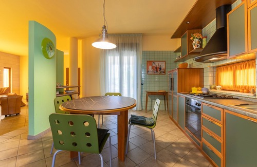 Comiso Apartment | Apartment 'Villa Sam' with Private Terrace, Wi-Fi and Air Conditioning