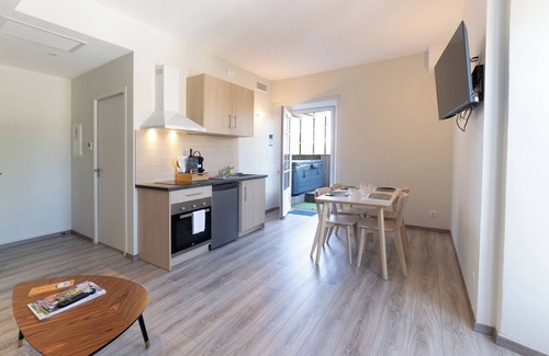 Ruoms Apartment | Apartment 'Viognier - Logement Avec Jacuzzi' with Private Terrace, Wi-Fi and Air Conditioning