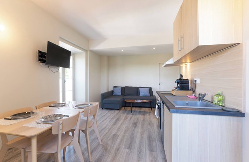 Ruoms Apartment | Apartment 'Viognier - Logement Avec Jacuzzi' with Private Terrace, Wi-Fi and Air Conditioning
