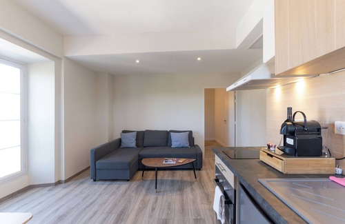 Ruoms Apartment | Apartment 'Viognier - Logement Avec Jacuzzi' with Private Terrace, Wi-Fi and Air Conditioning