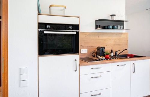 Friolzheim Apartment | Apartment 'Vollausgestattete' with Private Terrace, Private Garden and Wi-Fi