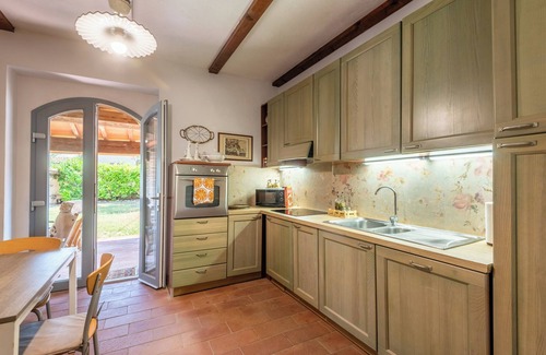 San Gimignano Apartment | Apartment 'Volpe' with Private Pool, Wi-Fi and Air Conditioning