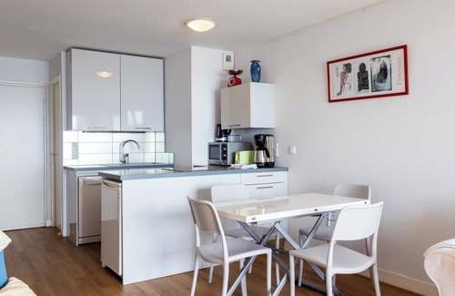 Trebeurden Apartment | Apartment 'Vue Mer By Madame Est Servie' with Sea View and Balcony
