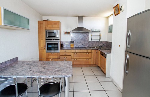 La Jetee Apartment | Apartment with sea view and parking