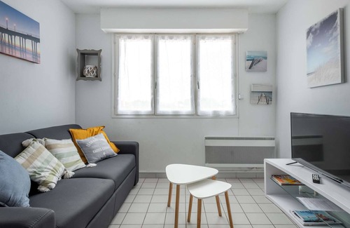 Courseulles-sur-Mer Apartment | Apartment with back to marina - Close to beach