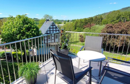 Holthausen Apartment | Apartment 'Wahl' with Mountain View, Balcony and Wi-Fi