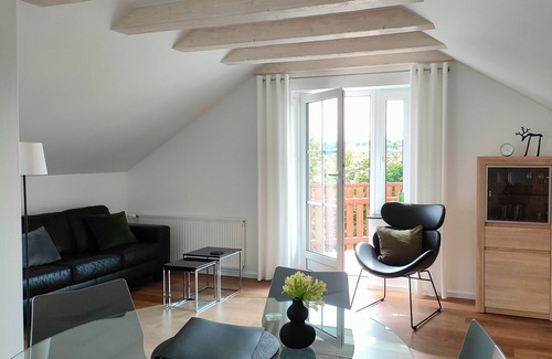 Holthausen Apartment | Apartment 'Wahl' with Mountain View, Balcony and Wi-Fi