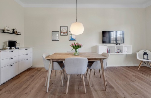 Hinterzarten Apartment | Apartment 'Waldglück' with Mountain View, Shared Garden and Wi-Fi