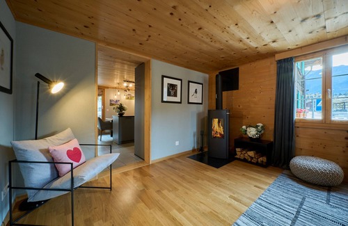 Klosters Dorf Apartment | Apartment 'Wef 2026' with Mountain View and Wi-Fi