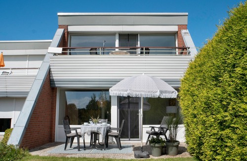 Horumersiel Apartment | Apartment 'Weitblick - In 5 Min Am Meer' with Private Terrace, Private Garden and Wi-Fi