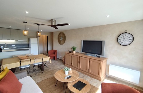 La Faviere Apartment | apartment with sea view, direct access to the beach,