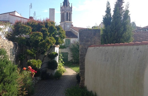 La Couarde-sur-Mer Apartment | APARTMENT WITH SHARED POOL AND PRIVATE PARKING NEAR THE BEACH