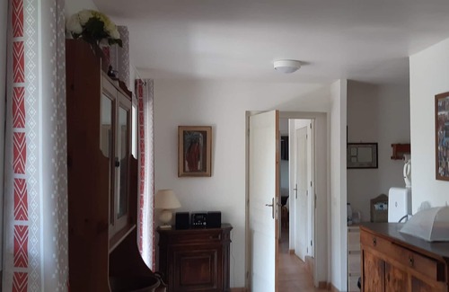 Les Maillans Apartment | APARTMENT WITH LARGE TERRACE IN HOUSE