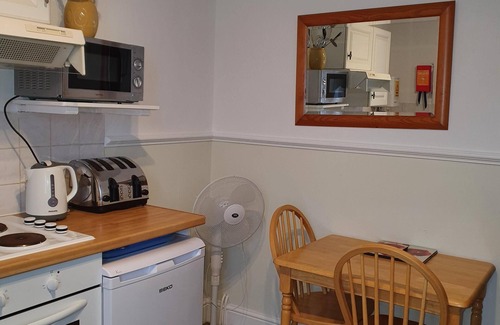 Weston-super-Mare Apartment | Apartment with Private Bathroom