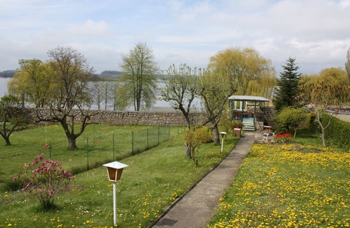 Furstenwerder Apartment | Apartment with garden and lake view from the veranda. Family friendly!