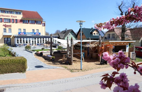Ostseebad Wustrow Apartment | Apartment with balcony and Bodden view directly at the harbor of Wustrow