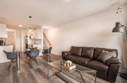 Longue-Pointe Apartment | Apartment with 2 bedrooms and terrace