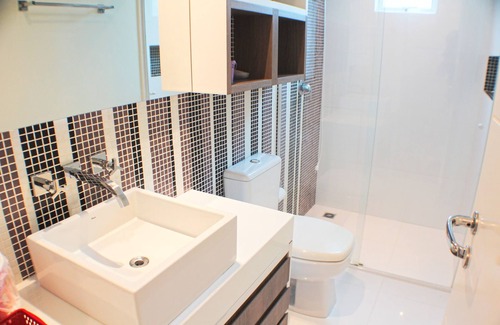 Castelo Branco Apartment | Apartment with 2 Suites and Terrace in Meia Praia