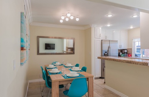 Santa Ana Heights Condo | Apartment with 2 bedrooms, two bathrooms, one house from the sand