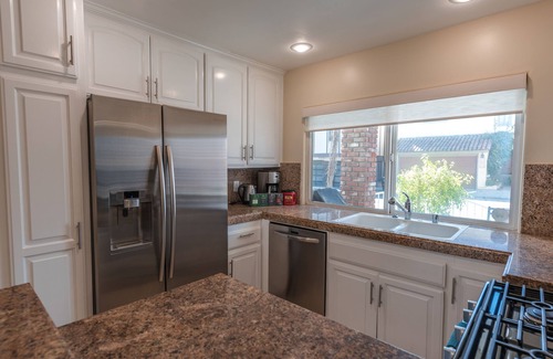Santa Ana Heights Condo | Apartment with 2 bedrooms, two bathrooms, one house from the sand