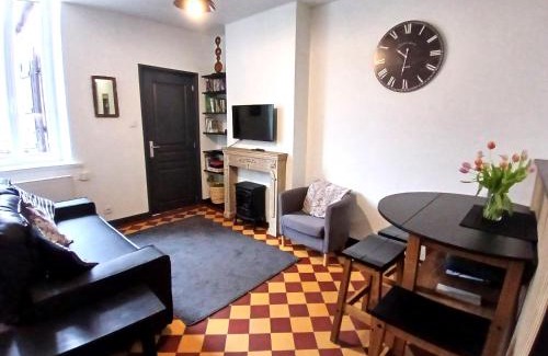Moulins Apartment | Apartment with a garden