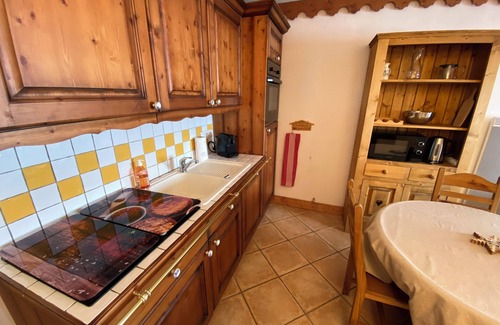 Les Menuires Apartment | Apartment with balcony at the foot of the slopes, ideal for families!