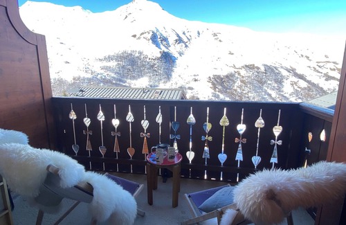 Les Menuires Apartment | Apartment with balcony at the foot of the slopes, ideal for families!