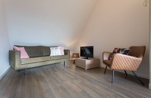 Oostkapelle Apartment | Apartment with balcony on the sunny side, close to nature and beach.