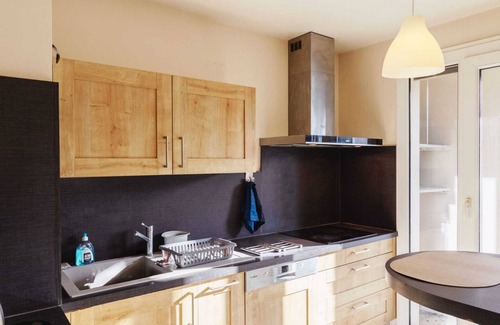 Papus Apartment | Apartment with balconies near park