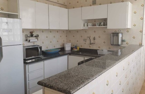 Pitangueiras Apartment | Apartment with balcony and sea view