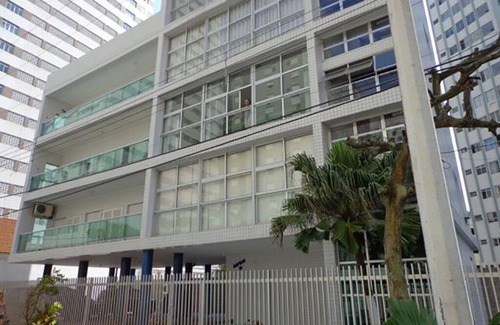 Pitangueiras Apartment | Apartment with balcony and sea view