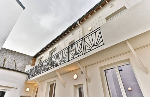Bagnolet Apartment | Apartment with balcony near the capital