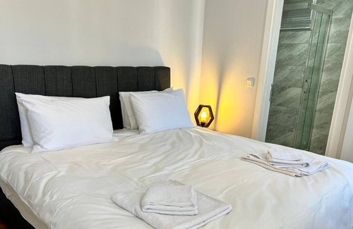 Seferihisar Apartment | Apartment with Balcony in Seferihisar