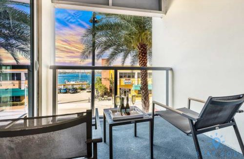 Hollywood Lakes Apartment | Apartment with Bay View Balcony - Pool - Up To 6 - Gym