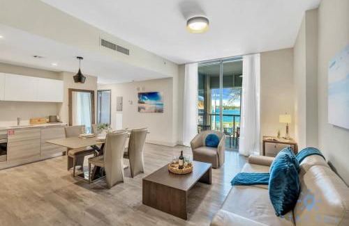 Hollywood Lakes Apartment | Apartment with Bay View Balcony - Pool - Up To 6 - Gym
