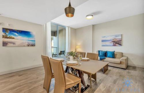 Hollywood Lakes Apartment | Apartment with Bay View Balcony - Pool - Up To 6 - Gym