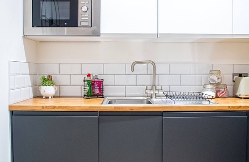 Cartworth Apartment | Apartment with Beautiful Views Holmfirth