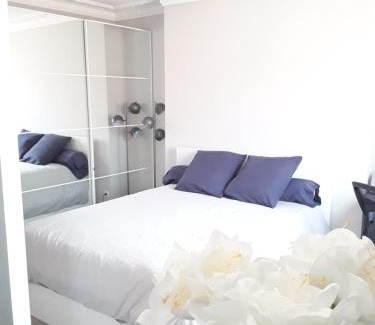 Quartier Sainte-Marguerite Apartment | Apartment with Car Park - Charonne Neighborhood