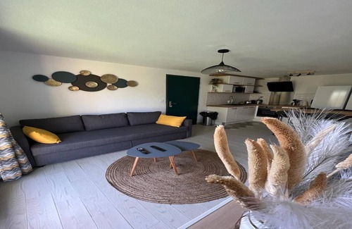 Toulouse North Apartment | Apartment with city view in Toulouse
