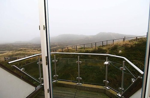 Hornum Apartment | Apartment with a view of the dunes.
