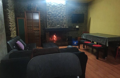 Escouloubre-les-bains Apartment | Apartment with fireplace 200 meters from Puigcerda
